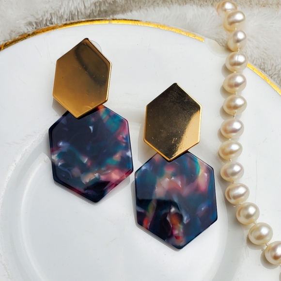 🌟5/$25 Geometric Purple Marble Earrings - Picture 3 of 3